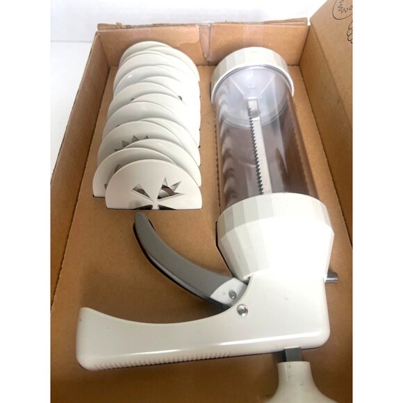 The Pampered Chef Cookie Press With 16 Discs & Recipe Cards - Picture 4 of 6